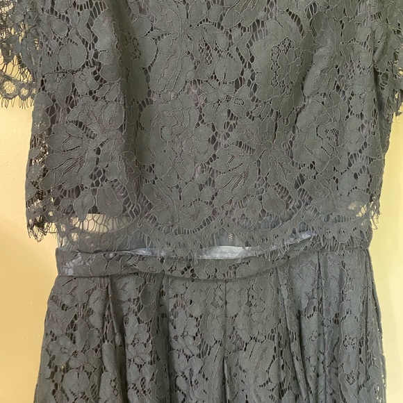 Lace Midi dress in Navy - Picture 4 of 8
